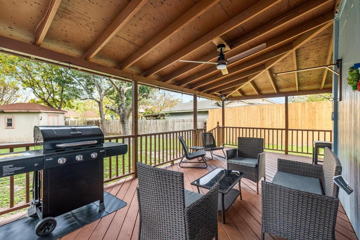 5Br Retreat With Game Room, Hot Tub & Big Yard - Sleeps 16 - 15 Min To Dt Остин Экстерьер фото